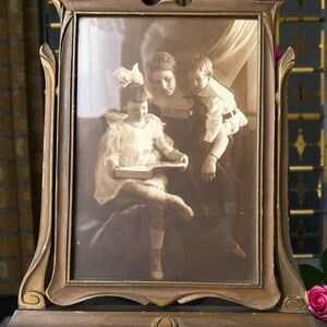 Art deco hand carved 8 x 10 ornate frame